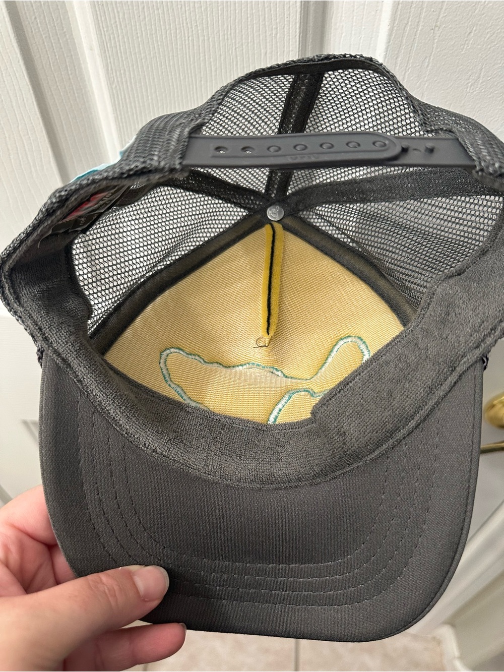 Women’s Trucker Hat Maui Hawaii Snapback Pineapple Gray Aqua Pink Yellow - Picture 4 of 5